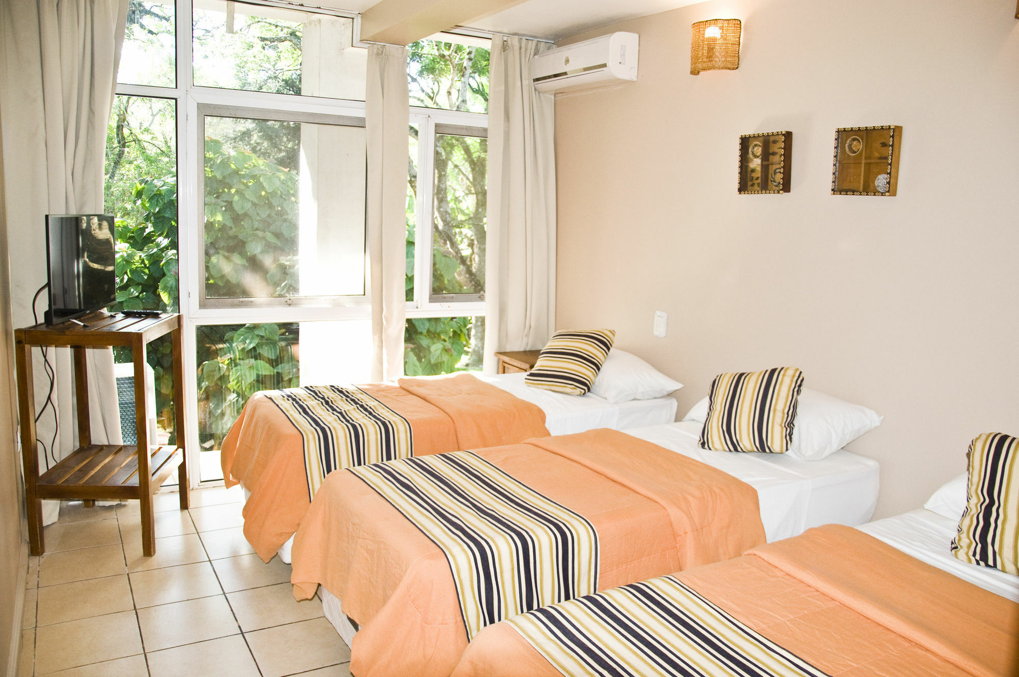 Tangoinn Club Iguazu Party Luxury Hostel Puerto Iguazú Buitenkant foto