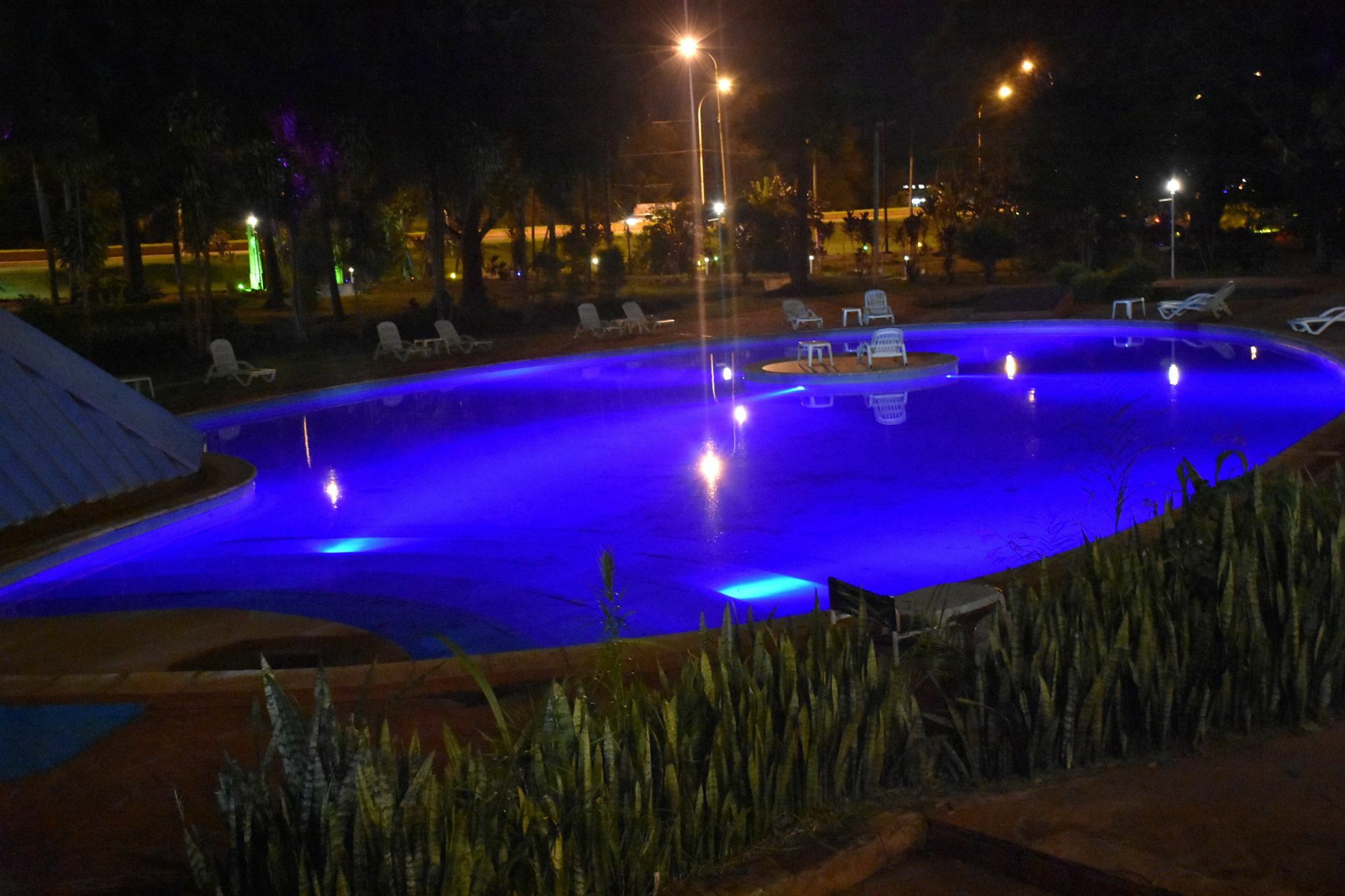Tangoinn Club Iguazu Party Luxury Hostel Puerto Iguazú Buitenkant foto