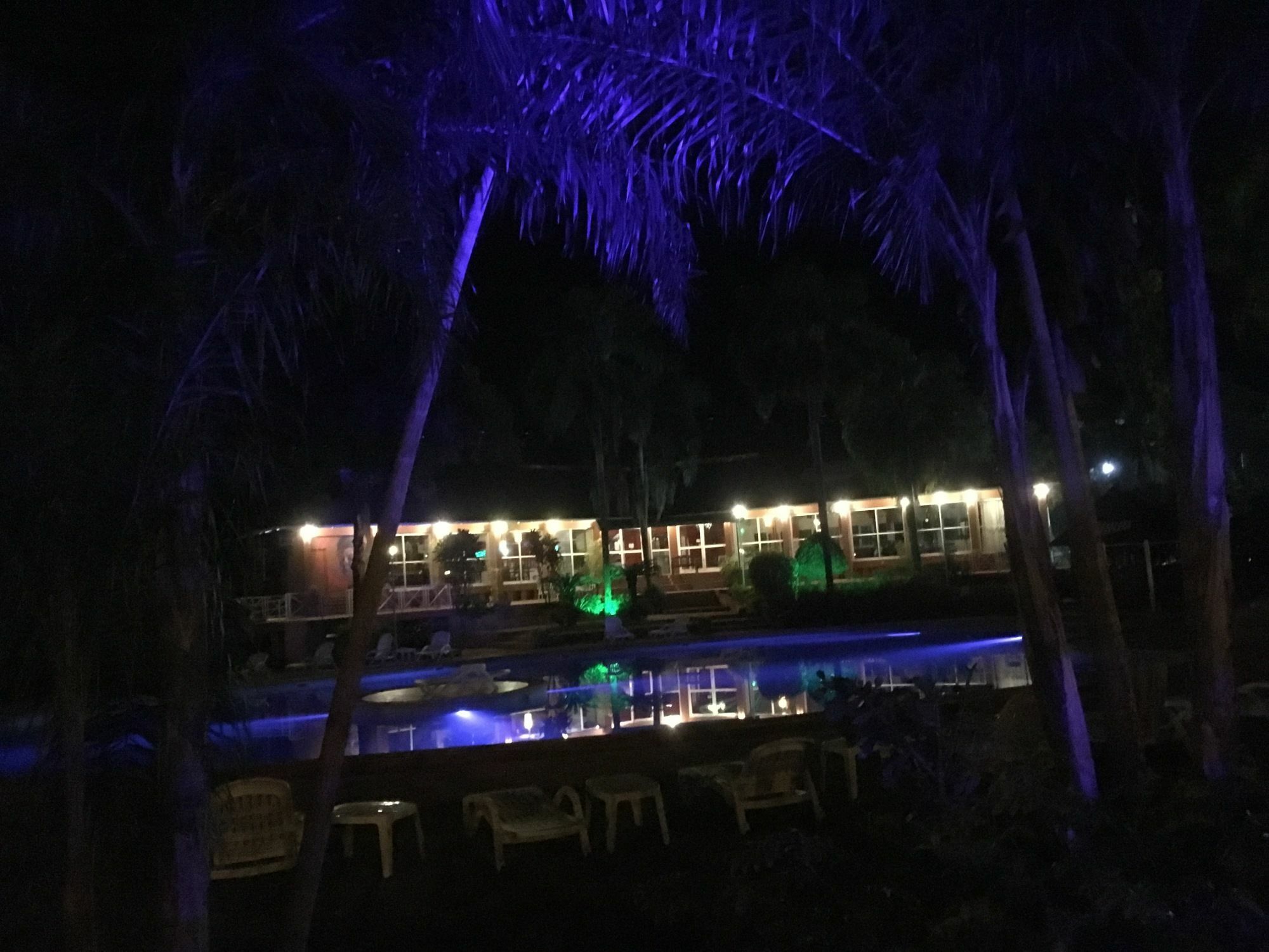 Tangoinn Club Iguazu Party Luxury Hostel Puerto Iguazú Buitenkant foto