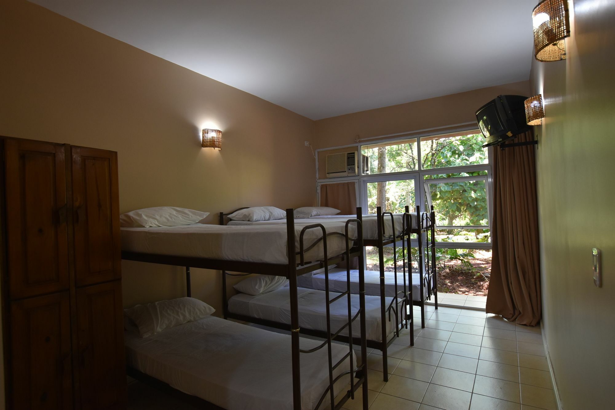 Tangoinn Club Iguazu Party Luxury Hostel Puerto Iguazú Buitenkant foto