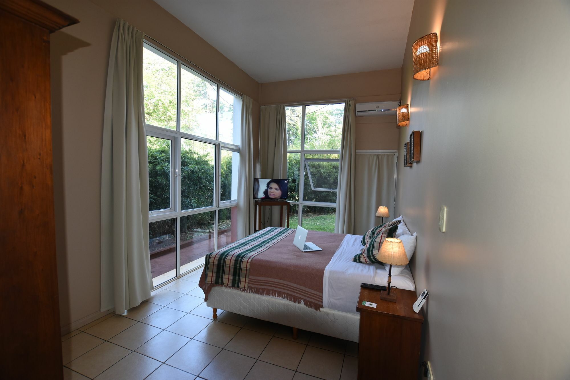 Tangoinn Club Iguazu Party Luxury Hostel Puerto Iguazú Buitenkant foto